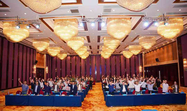 【跨界融合 聚勢(shì)發(fā)展】榮高冠名的2025中國(guó)智能出入口與停車(chē)充電行業(yè)發(fā)展大會(huì)成功召開(kāi)！