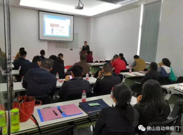 協(xié)會成功舉行民營企業(yè)如何規(guī)避法律風(fēng)險專題講座