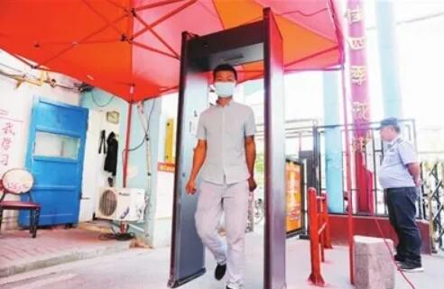 智能測(cè)溫安檢門來(lái)了