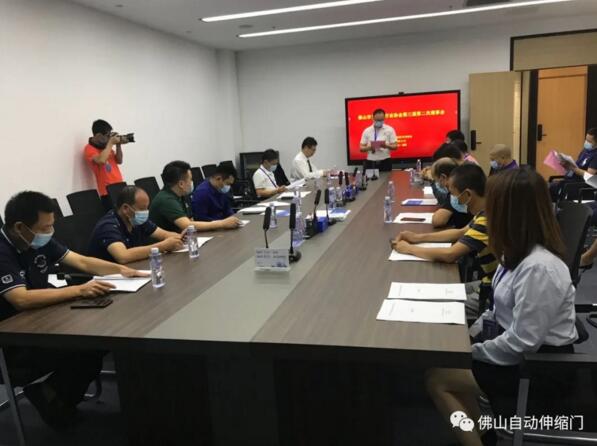 楊文泉執(zhí)行會(huì)長作了協(xié)會(huì)工作報(bào)告