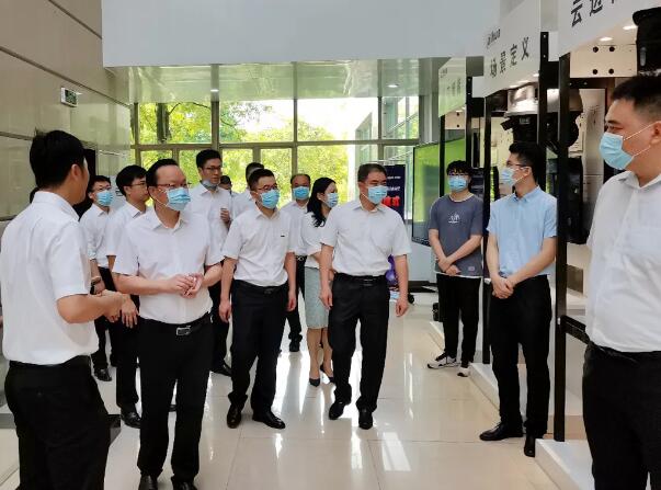 大華股份現(xiàn)場(chǎng)展示了最新科技產(chǎn)品及解決方案