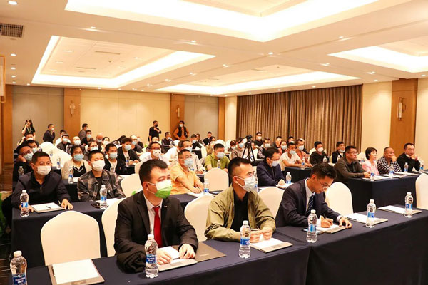 熵基資陽營銷服務(wù)中心開業(yè)同期產(chǎn)品推介會現(xiàn)場