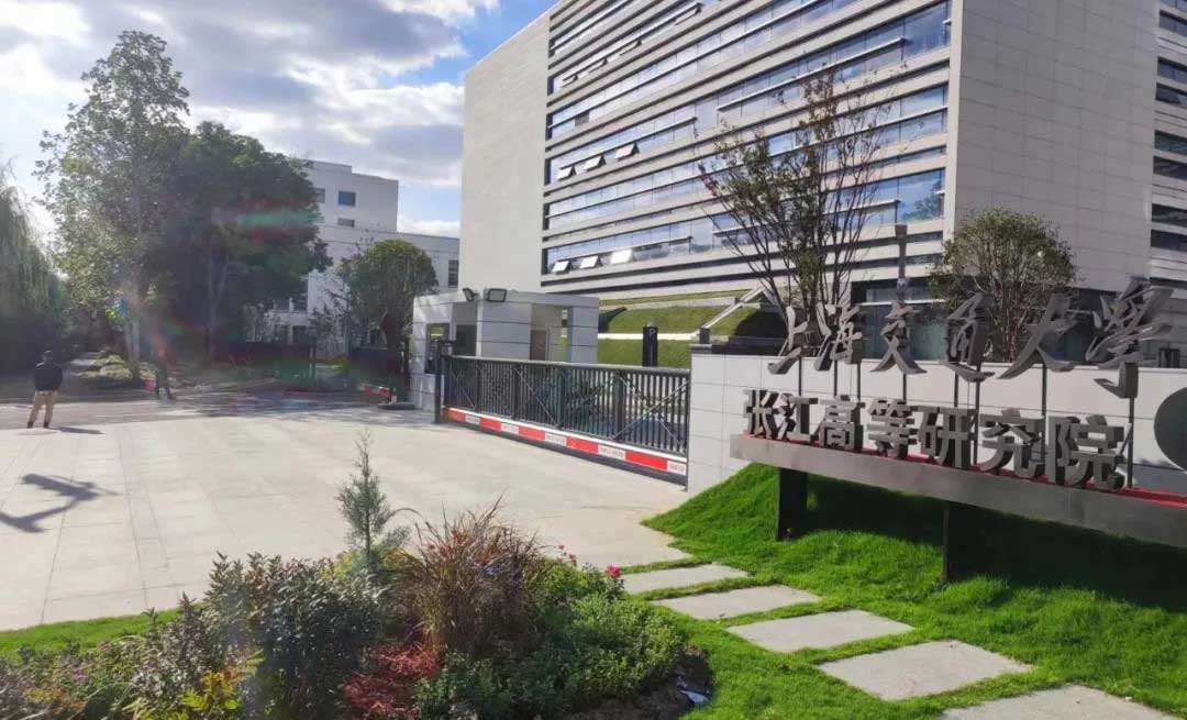 上海交通大學(xué)（張江高等研究院），采用重型懸臂門T908