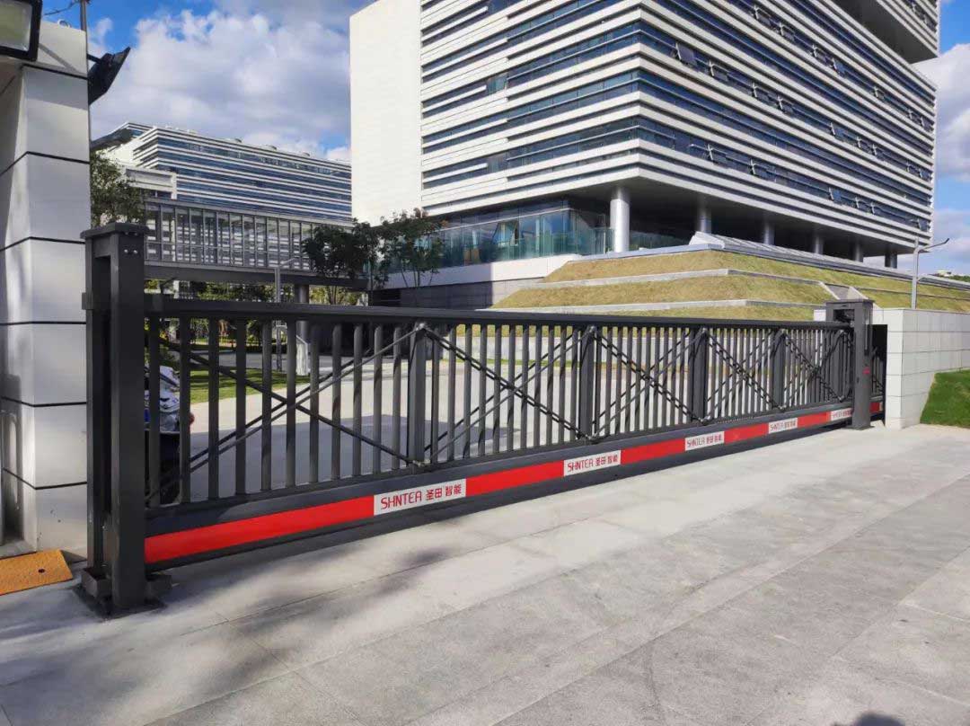 上海交通大學(xué)（張江高等研究院），采用重型懸臂門T908