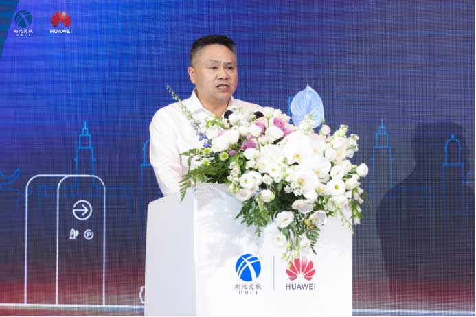 湖北交投集團(tuán)黨委委員、副總經(jīng)理雷承致辭