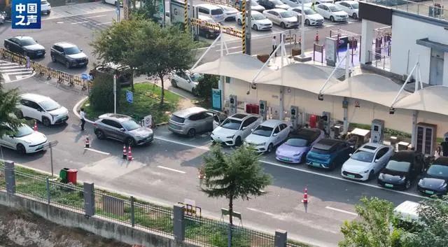 新能源汽車充電樁“占位費(fèi)” 過(guò)高問(wèn)題被官方媒體關(guān)注