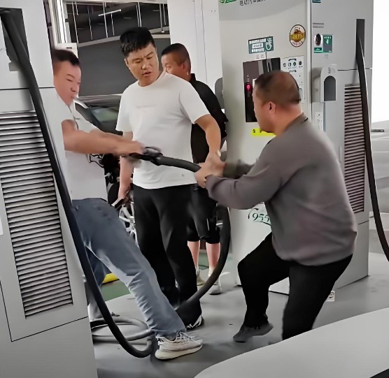 幾千元月租，破解車流高峰充電難題