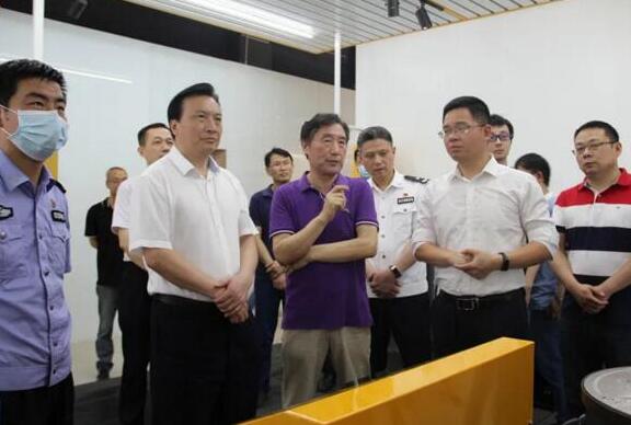 南昌市副市長(zhǎng)、公安局局長(zhǎng)萬(wàn)秀奇蒞臨百勝智能調(diào)研指導(dǎo)