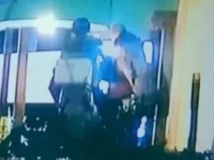 被小區(qū)電動(dòng)門反彈打翻致十級(jí)傷殘，業(yè)主向物業(yè)索賠15萬(wàn)