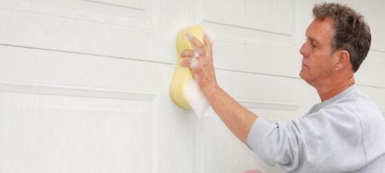 車庫門為什么要定期清洗，多久清洗一次？