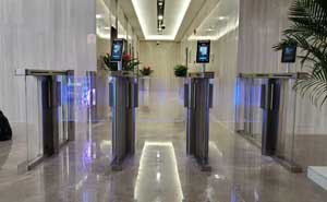 上海市仁濟(jì)醫(yī)院商業(yè)C款速通門(mén)案例 - 中出網(wǎng)-智能出入口與停車(chē)充電門(mén)戶