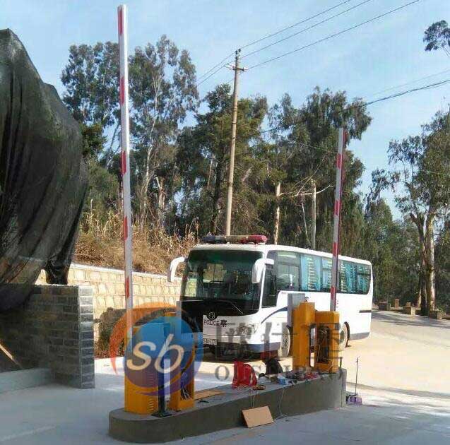 云南省第三監(jiān)獄標(biāo)準(zhǔn)帶藍(lán)牙系統(tǒng)3進(jìn)3出 - 中出網(wǎng)-智能出入口與停車充電門戶