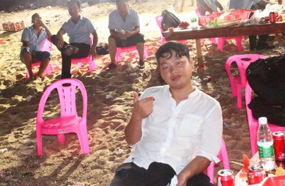 憂(yōu)郁的小帥哥一枚