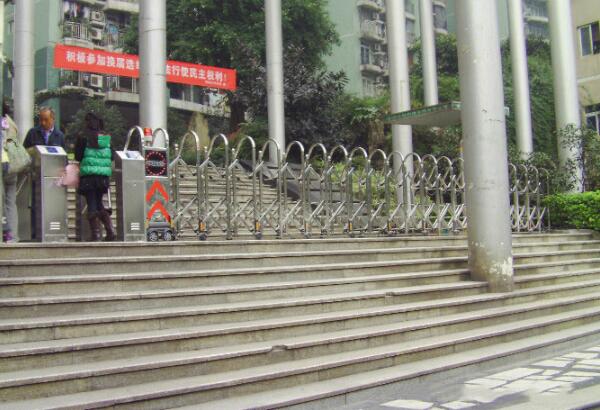 伸縮門(mén)案例十五 - 中出網(wǎng)-智能出入口與停車(chē)充電門(mén)戶