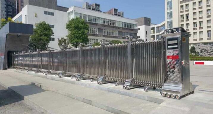 伸縮門案例十八 - 中出網-智能出入口與停車充電門戶