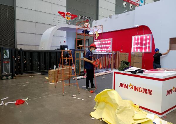 今日展會場地加班加點(diǎn)