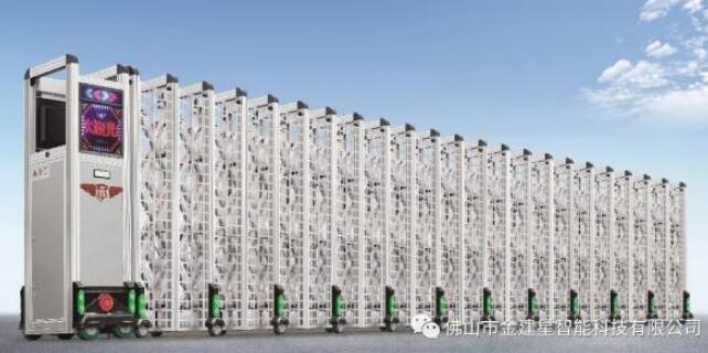 建星380A3伸縮門， 一扇為院校定制的門