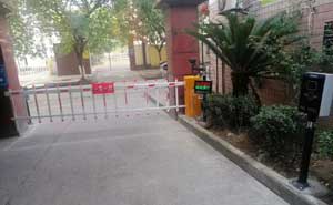 四川隆昌市東方花園車(chē)牌識(shí)別案例 - 中出網(wǎng)-智能出入口與停車(chē)充電門(mén)戶(hù)