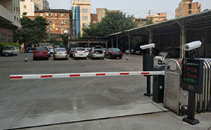 福建晉江陽(yáng)光廣場(chǎng)車牌識(shí)別系統(tǒng)案例 - 中出網(wǎng)-智能出入口與停車充電門戶