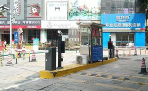 廣東肇慶海倫堡廣場車牌識別系統(tǒng)案例 - 中出網(wǎng)-智能出入口與停車充電門戶