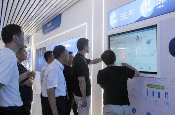 全國13省、市安全防范協(xié)會(huì)領(lǐng)導(dǎo)蒞臨百勝智能調(diào)研