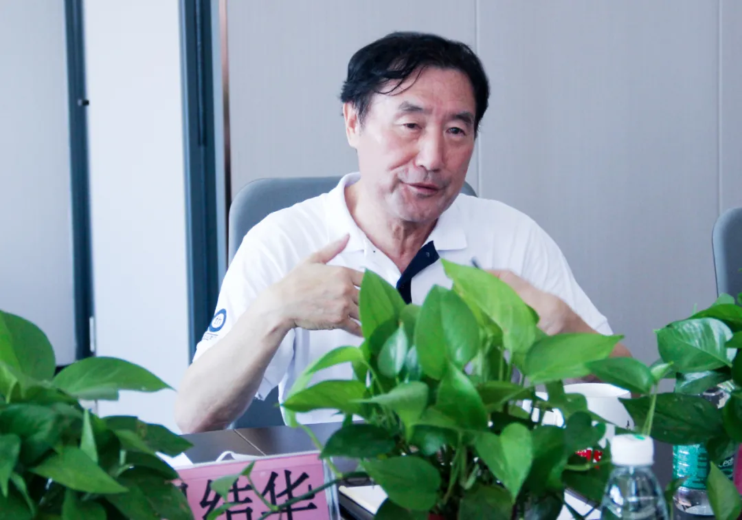 公司董事長(zhǎng)劉潤(rùn)根對(duì)省發(fā)改委副主任寧全一行的到來表示歡迎