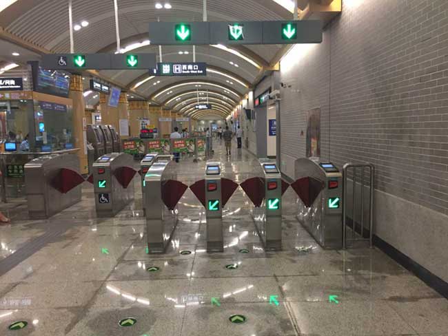 北京7號(hào)線(xiàn)通道閘案例 - 中出網(wǎng)-智能出入口與停車(chē)充電門(mén)戶(hù)