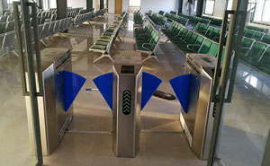 湖北省荊州市安通駕校通道閘案例 - 中出網(wǎng)-智能出入口與停車(chē)充電門(mén)戶(hù)