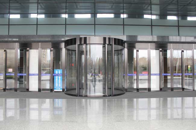 淄博先進(jìn)陶瓷創(chuàng)新園旋轉(zhuǎn)門案例 - 中出網(wǎng)-智能出入口與停車充電門戶