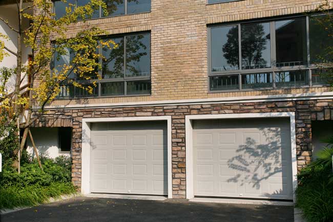 鄭州建業(yè)森林半島車庫門案例 - 中出網(wǎng)-智能出入口與停車充電門戶