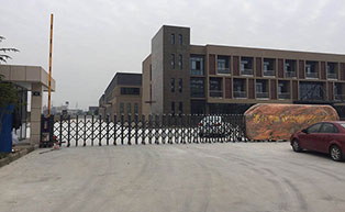 浙江中晶科技能源有限公司伸縮門工程案例 - 中出網(wǎng)-智能出入口與停車充電門戶