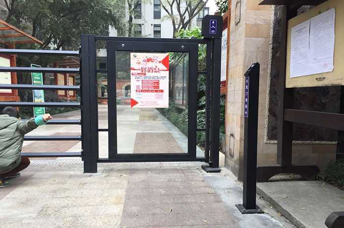 電動(dòng)鋅鋼小門(mén)