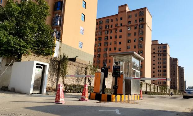 車(chē)牌識(shí)別-淮濱縣人民醫(yī)院 - 中出網(wǎng)-智能出入口與停車(chē)充電門(mén)戶