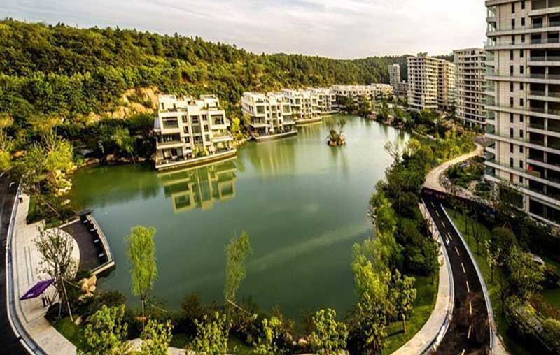 南京中惠紫氣云谷智能一卡通停車場(chǎng)系統(tǒng)案例 - 中出網(wǎng)-智能出入口與停車充電門戶