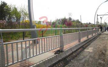 熱鍍鋅靜電噴涂邊緣護欄