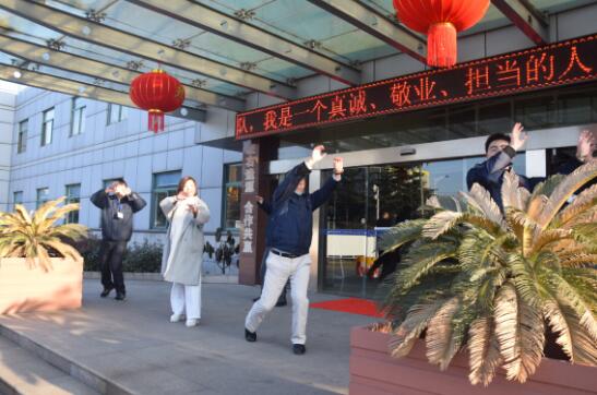 瞬通護(hù)欄喜迎2016年開(kāi)門(mén)紅