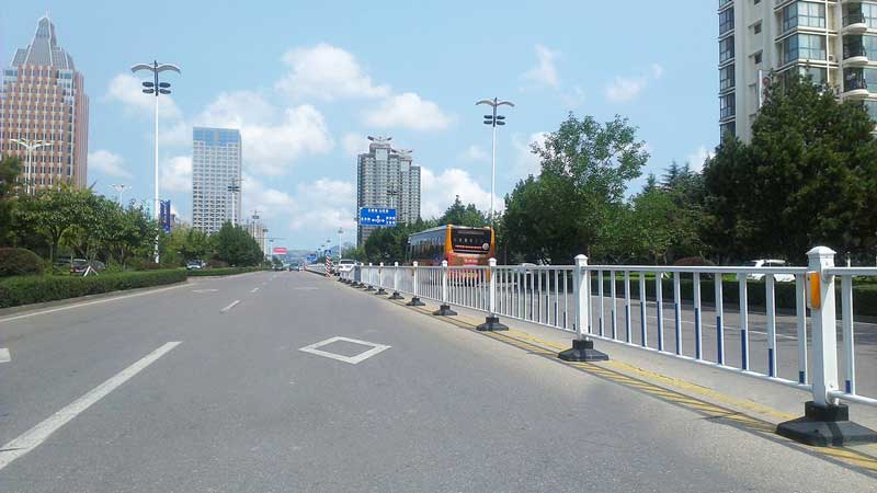 靜電噴涂鋼護(hù)欄