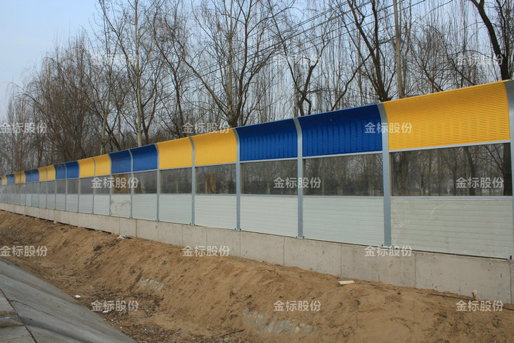 大廣高速固安段聲屏障護(hù)欄案例 - 中出網(wǎng)-智能出入口與停車充電門戶