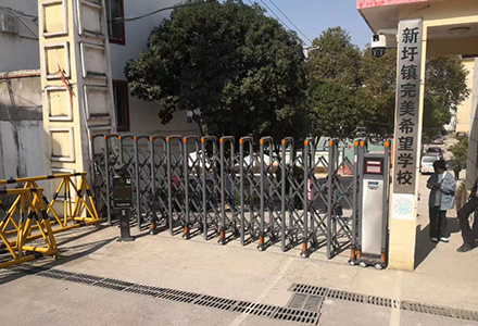 英龍電動伸縮門駐守廣西新圩鎮(zhèn)完美希望小學(xué)，為孩子學(xué)習(xí)保駕護航