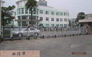 江門市競帆摩托車配件有限公司伸縮門工程案例 - 中出網(wǎng)-智能出入口與停車充電門戶