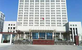 汶上國防大廈伸縮門工程案例 - 中出網(wǎng)-智能出入口與停車充電門戶