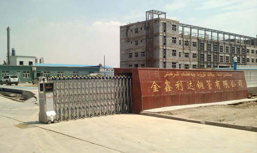 烏魯木齊金鑫利達鋼管有限公司伸縮門工程案例 - 中出網(wǎng)-智能出入口與停車充電門戶