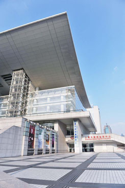 上海大劇院自動(dòng)門(mén)案例 - 中出網(wǎng)-智能出入口與停車充電門(mén)戶