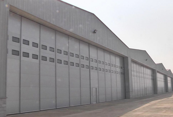 側(cè)轉(zhuǎn)機庫門