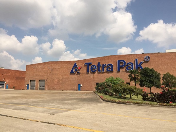 利樂包裝卷簾門案例 - 中出網(wǎng)-智能出入口與停車充電門戶