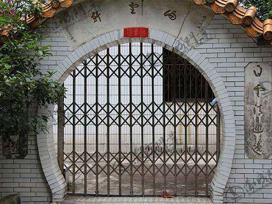 不銹鋼拉閘門(mén)