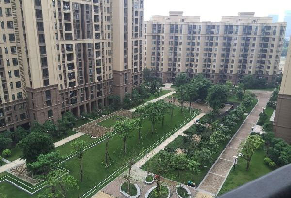 佛山中海錦城國(guó)際花園護(hù)欄案例 - 中出網(wǎng)-智能出入口與停車(chē)充電門(mén)戶(hù)