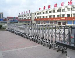 中泰鋼材市場(chǎng)伸縮門案例 - 中出網(wǎng)-智能出入口與停車充電門戶