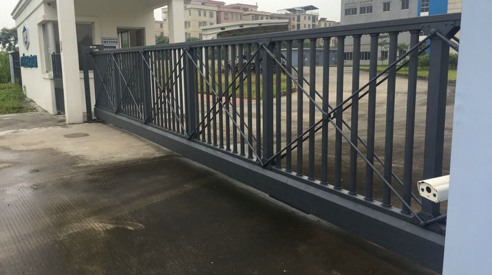 廣東某臺資外貿企業(yè)懸浮門案例 - 中出網-智能出入口與停車充電門戶