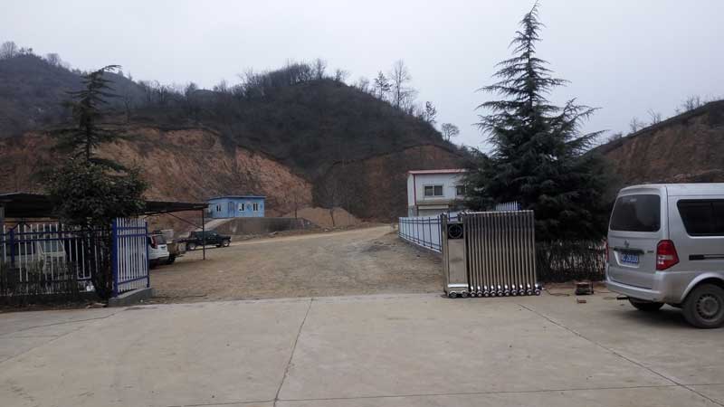 洛寧縣俊德虹宇礦業(yè)伸縮門安裝 - 中出網(wǎng)-智能出入口與停車充電門戶